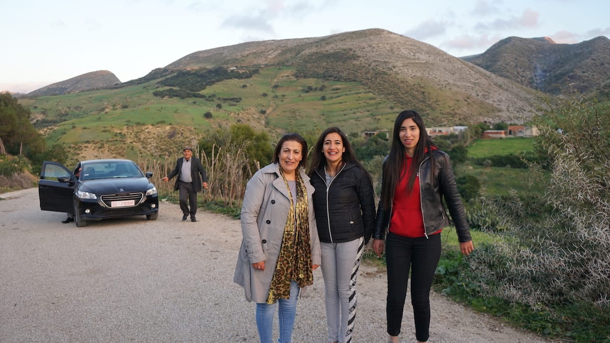 Bürgermeisterin von Ghezala, Tunesien, und ihre Töchter. Foto: Beate Ziehres