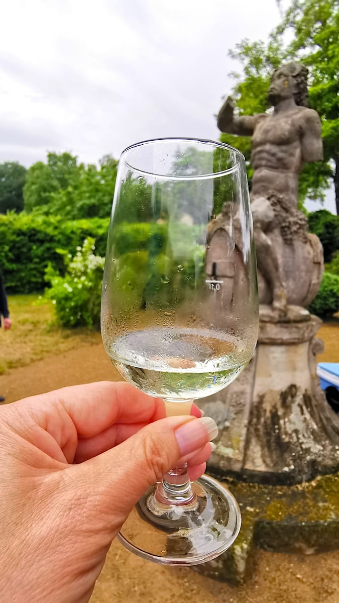 Weinprobe im Schlosspark Krumke. Foto: Beate Ziehres, Reiselust-Mag