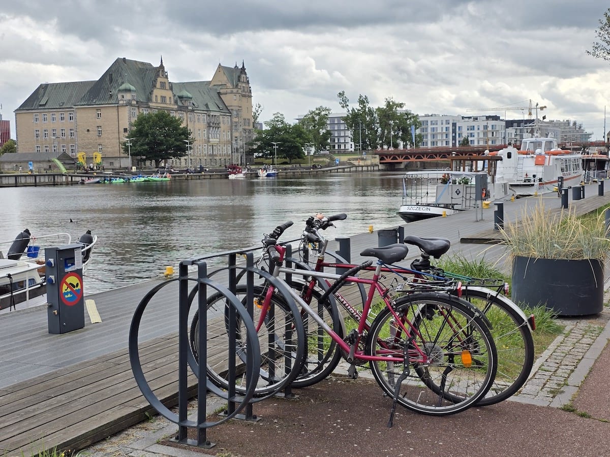 Fahrräder an der Oderpromenade in Stettin. Foto: Beate Ziehres, Reiselust-Mag