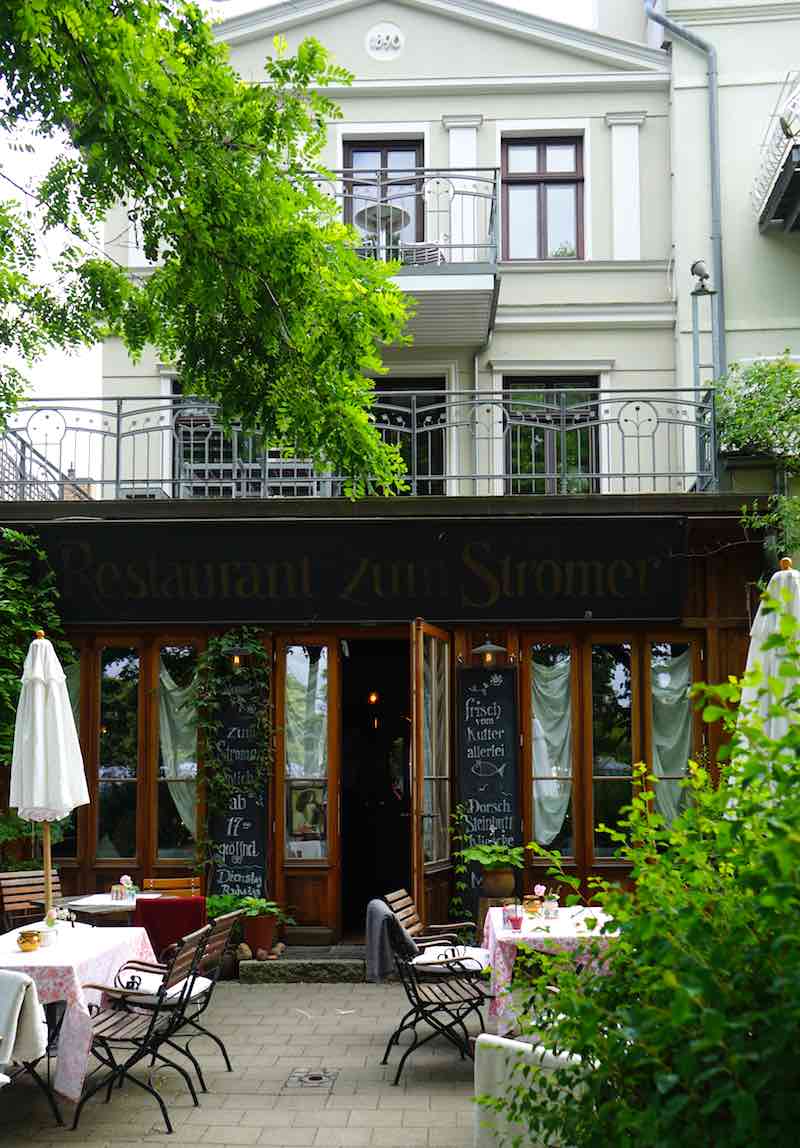 Einladend: das Restaurant Zum Stromer am Alten Strom von Warnemünde – Foto: Beate Ziehres